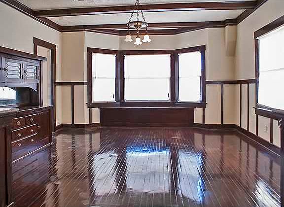 3rd image of 2831 Aurora Ave