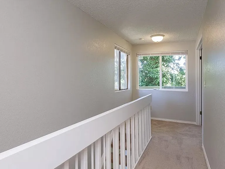 340 SE Donnelly Ln — Photo 8