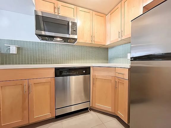 5th image of 690 Greenwich St APT 5E