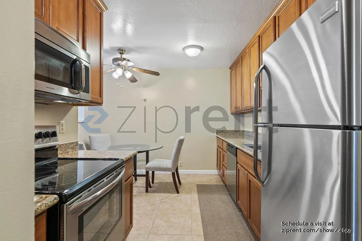 1510 E St APT 24 photo 1