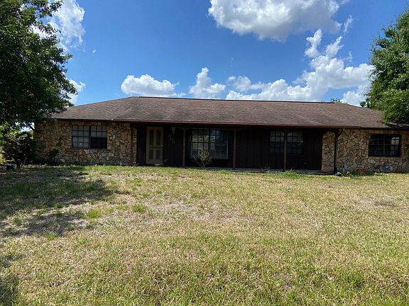 4th image of 303 Deerwood Lane