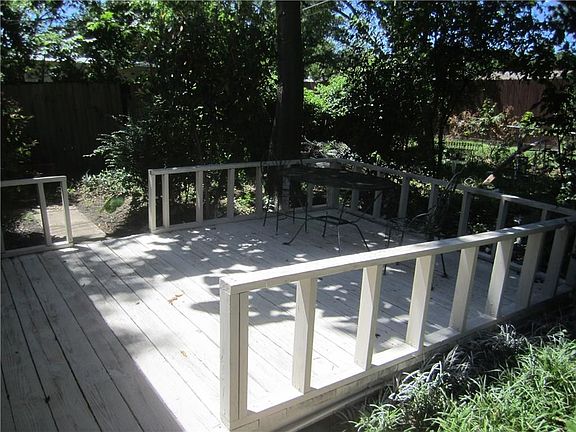 4th image of 709 Moonlight Dr