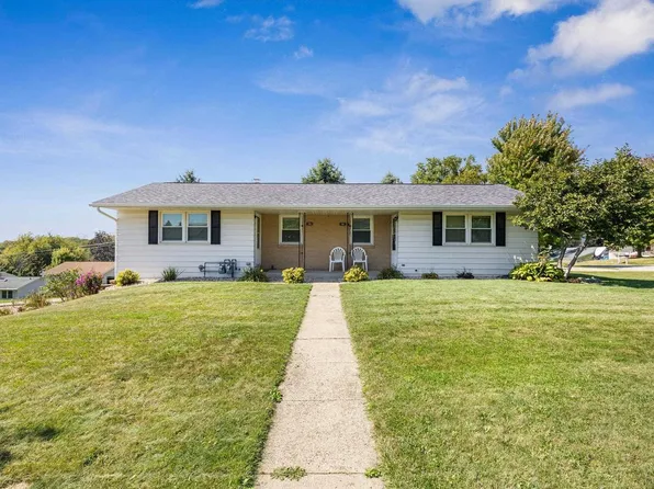 101-103 Ridge Drive, Mount Horeb, WI 53572