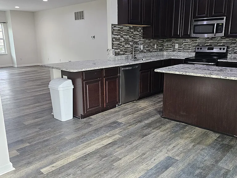 792 Jacobsen Cir #792 — Photo 5