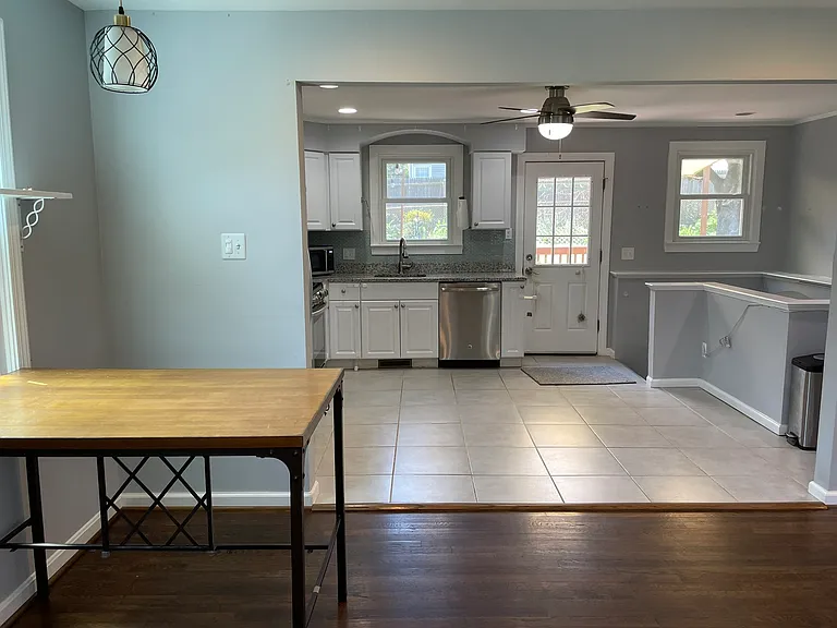 1009 Scott Ave — Photo 5