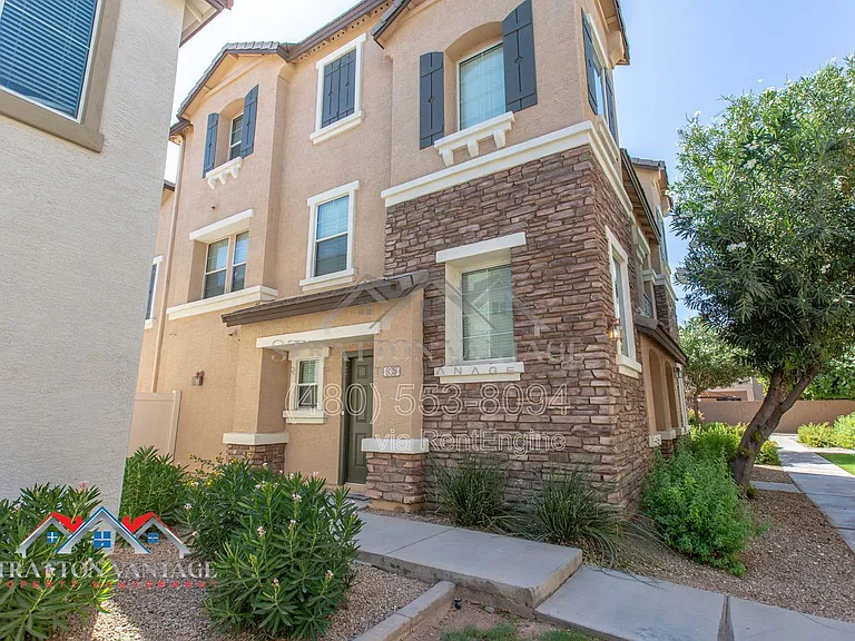 935 W Wendy Way — Photo 1