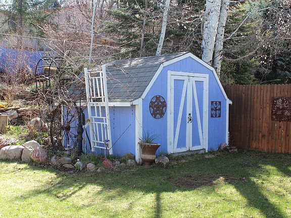 Shed in back