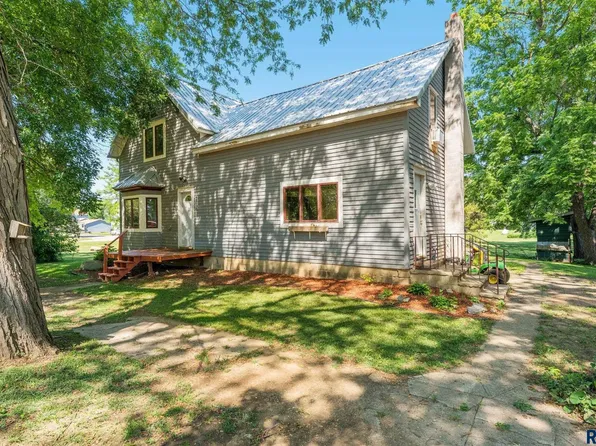 202 Washington St, Hurley, SD 57036