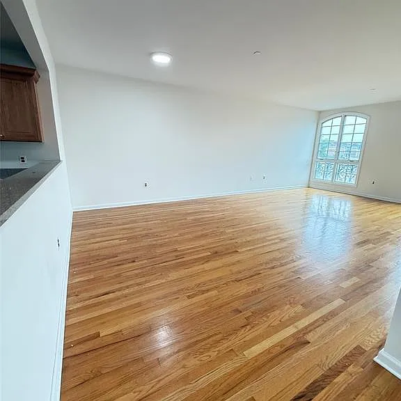 53 W Palisade Ave — Photo 8