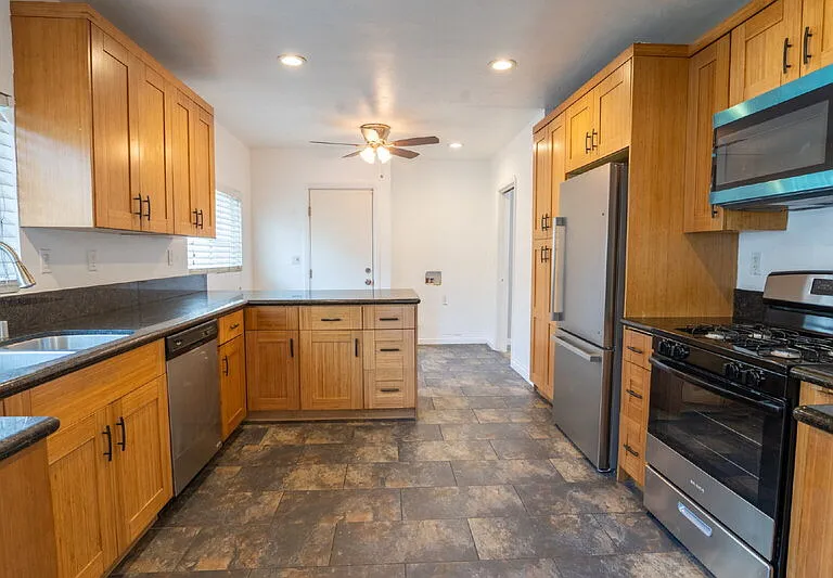 6765 Lemon Ave — Photo 12