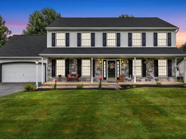 319 Gold Finch Dr, Palmyra, PA 17078