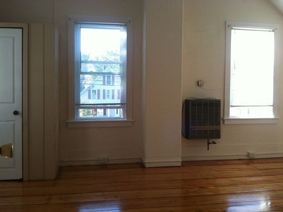 5th image of 1711 W Woodstock Rd #5
