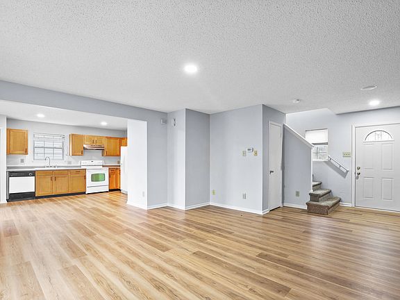 2nd image of 10824 Woods Dr