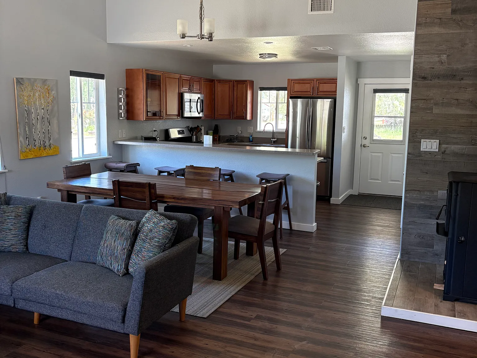 2 bed, 1100 sqft, $1,700 — Photo 2