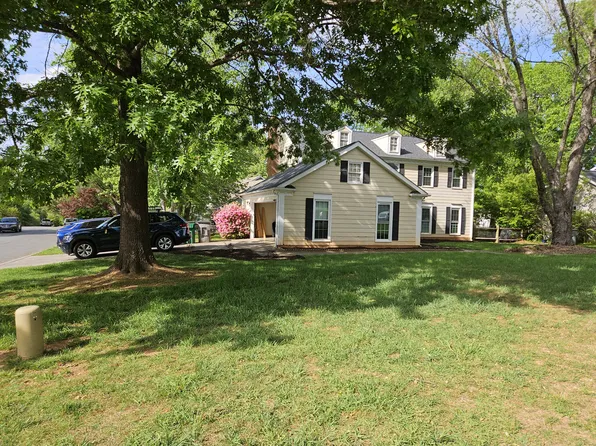 2722 Briar Ridge Dr, Charlotte, NC 28270