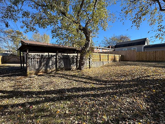 2nd image of 521 Landau Dr