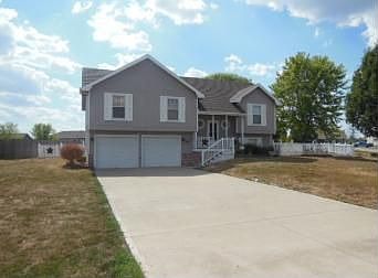 Long Concrete driveway for many cars