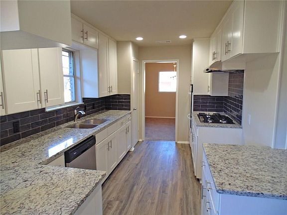 2nd image of 1708 Hilltop Ln