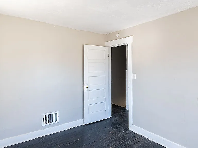 2141 Philadelphia Dr — Photo 34