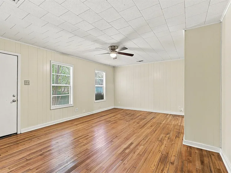 1914 Oaklawn Dr — Photo 11