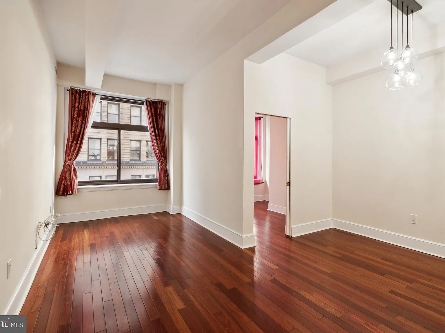 1 bed, 1014 sqft, $2,100 — Photo 3