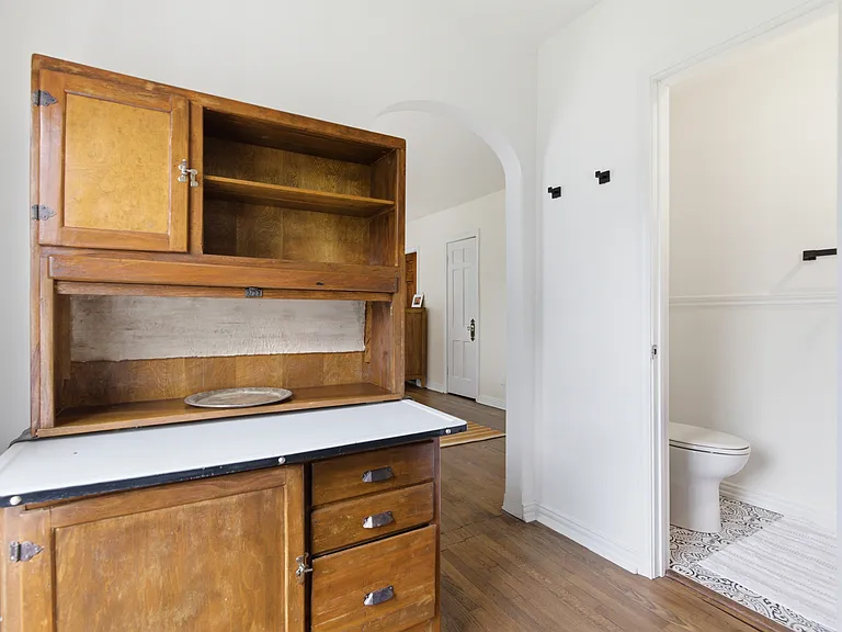 1108 W Jessamine St — Photo 8