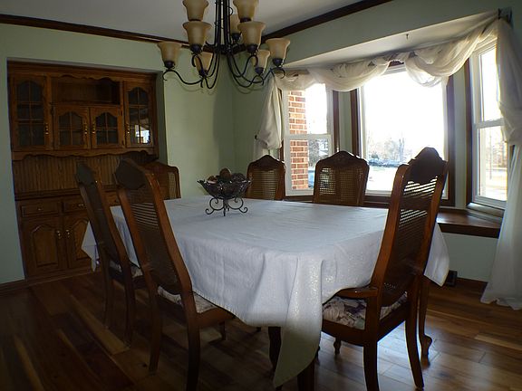 Includes bowed window/seat