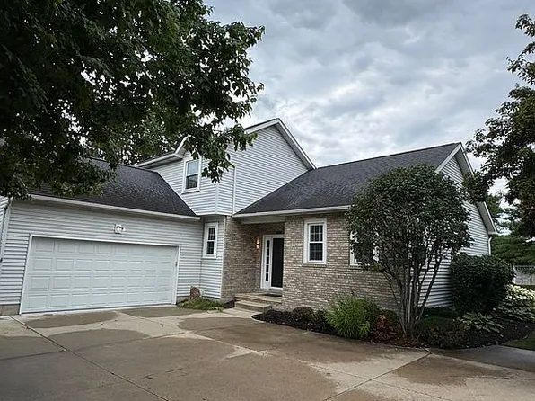 5479 Cable Point Cir NW, Canton, OH 44718