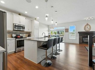 57 SE Evansglen Mews NW, Calgary, AB T3P 0P1