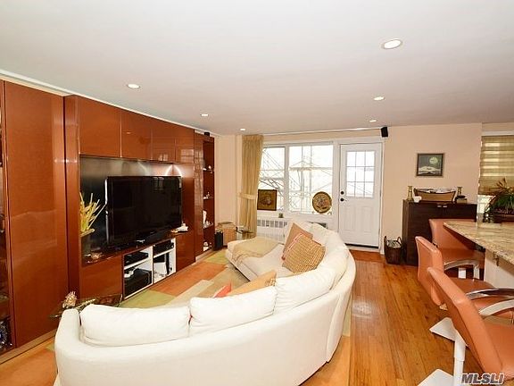5th image of 855 E Broadway APT 2E