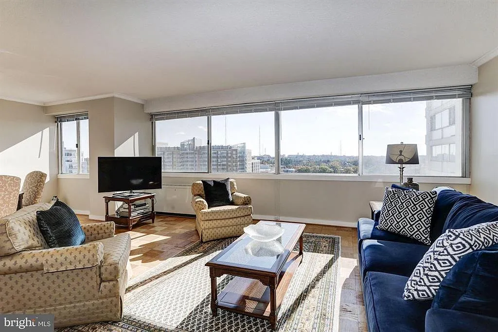 1 bed, 1.5 bath, 906 sqft, $2,800 — Photo 1