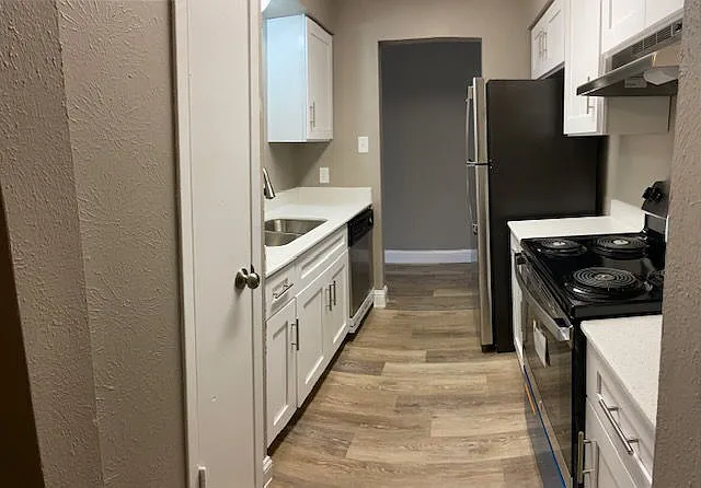 Mission Pointe Club Apartments — Photo 19