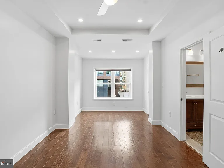1118 Chicago St SE — Photo 17