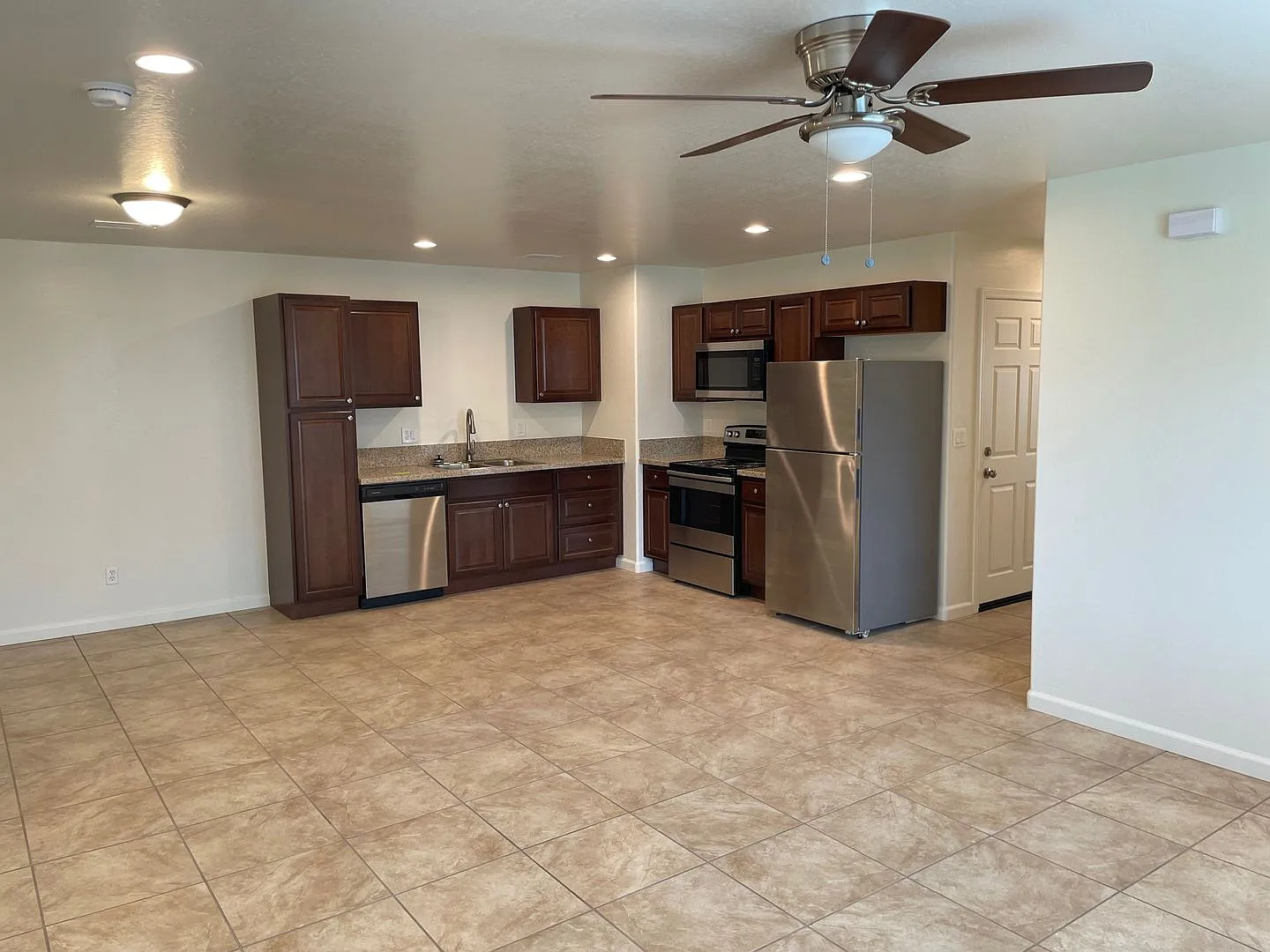 3180 N Greg Dr — Photo 2