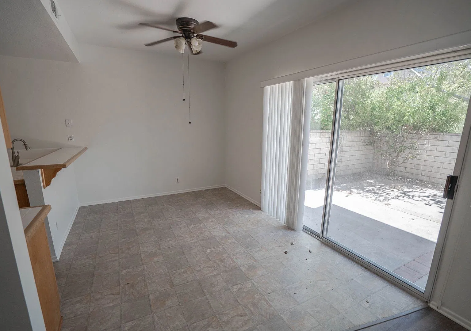 Coming Soon! Mountainview Courtyard Townhome For Rent In Saugus! — Photo 3
