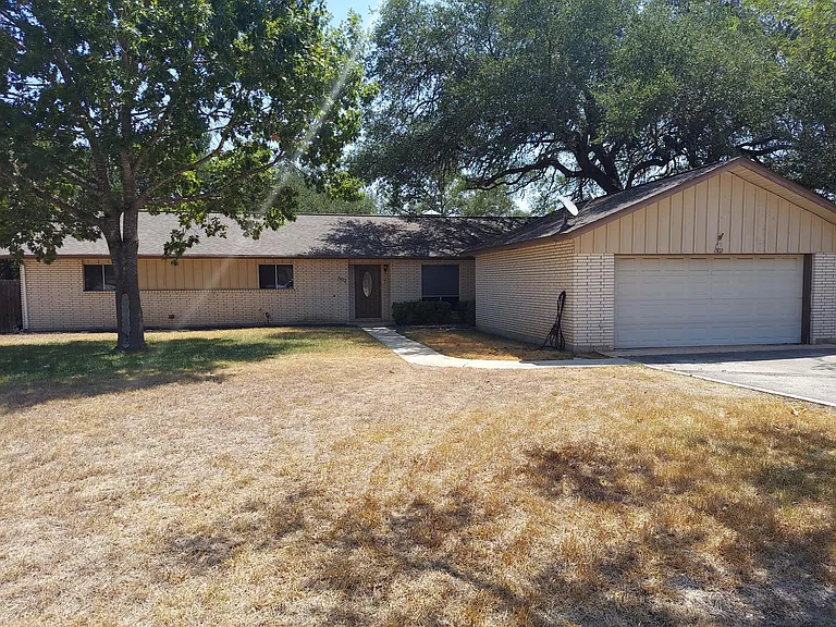 502 Oakwood Blvd — Photo 1