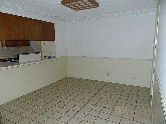 3rd image of 2720 Clifford St