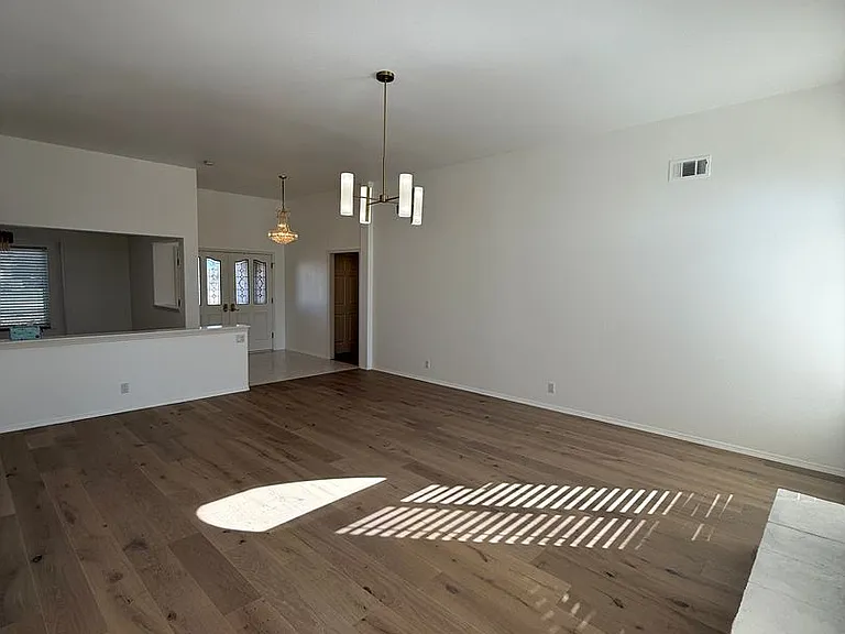 2441 Iron Ridge Ct — Photo 8