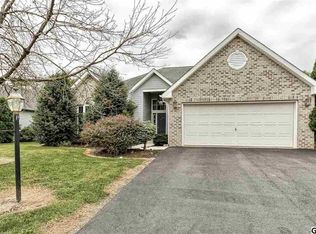 27 Longwood Dr, Mechanicsburg, PA