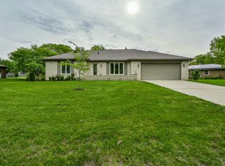 625 Valley Way Rd, Greenwood, IN 46142