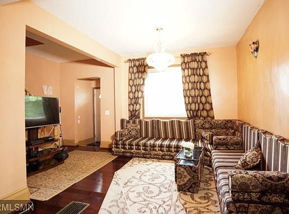 4th image of 1114 18th Ave NE