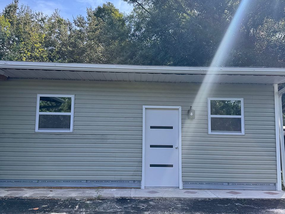 Front of apartment/efficiency
