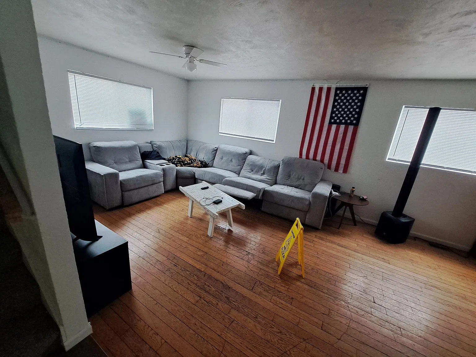 6 bed, 2500 sqft, $3,300 — Photo 4