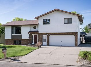 113 12th St NE, Beulah, ND 58523