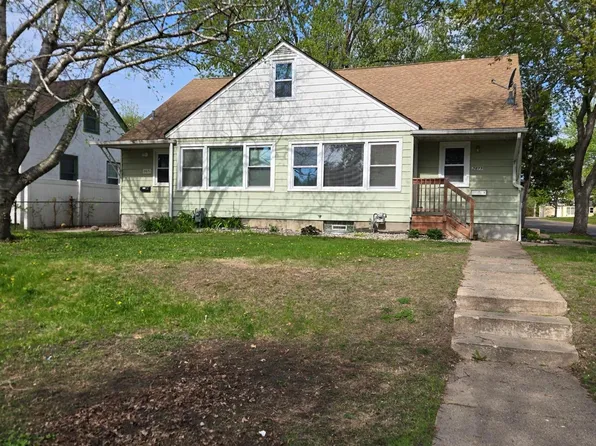 2671 Meridian Dr, Robbinsdale, MN 55422