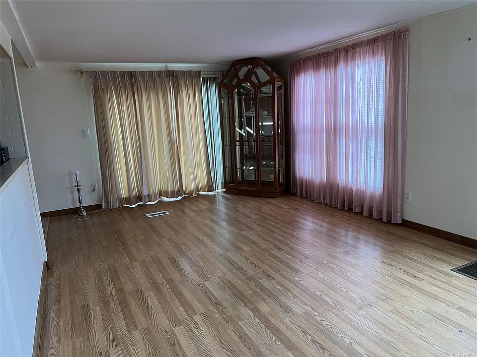 525 Riverleigh Ave Riverhead, NY, 11901 Apartments for Rent Zillow