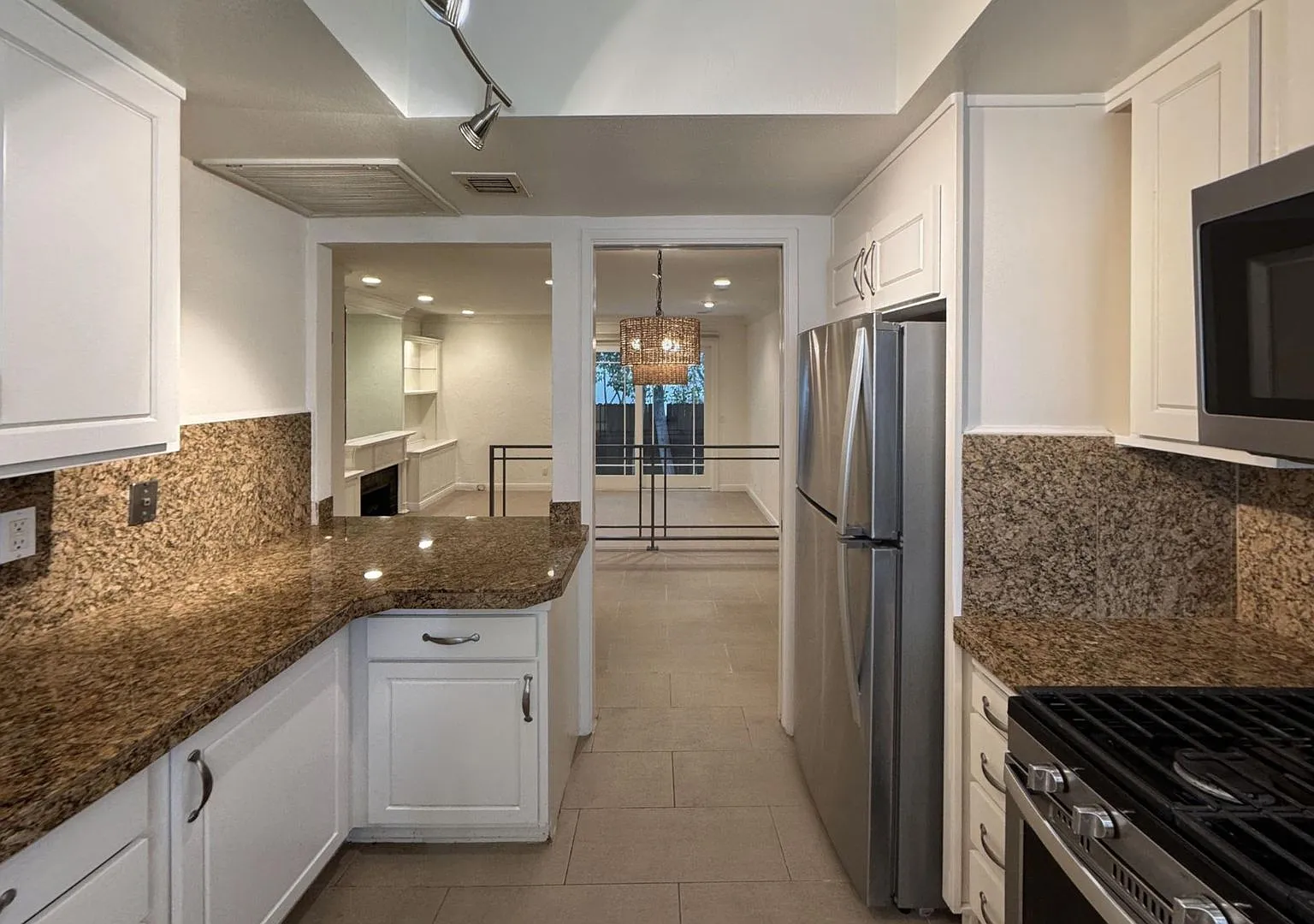 2-Bedroom West Hollywood Condo with Private Patio & 2 Parking Spaces — Photo 4
