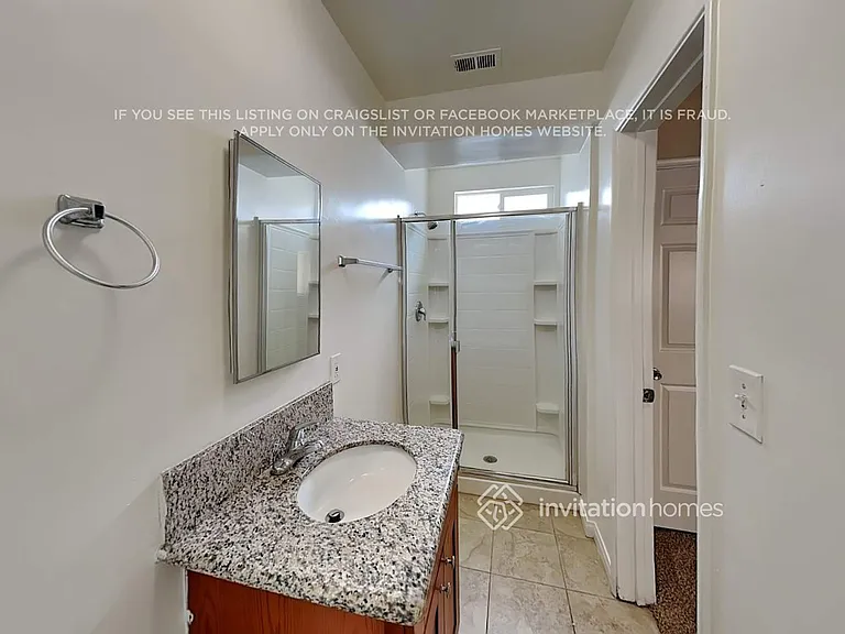 18601 Victory Blvd — Photo 20