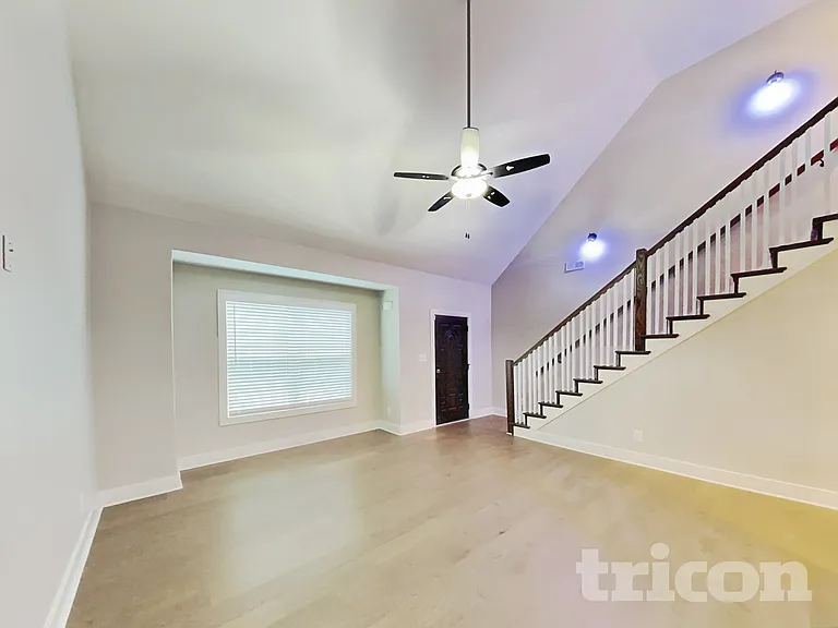 492 Woodtrace Dr — Photo 3