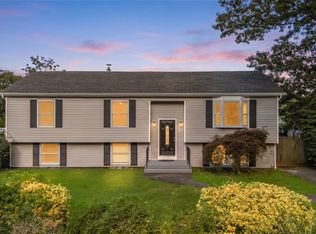 31 Concord Rd, Shirley, NY 11967